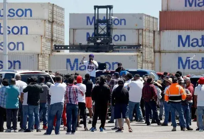 Us East port or will be a total strike! How to solve the problem of logistics obstruction and cargo backlog?
