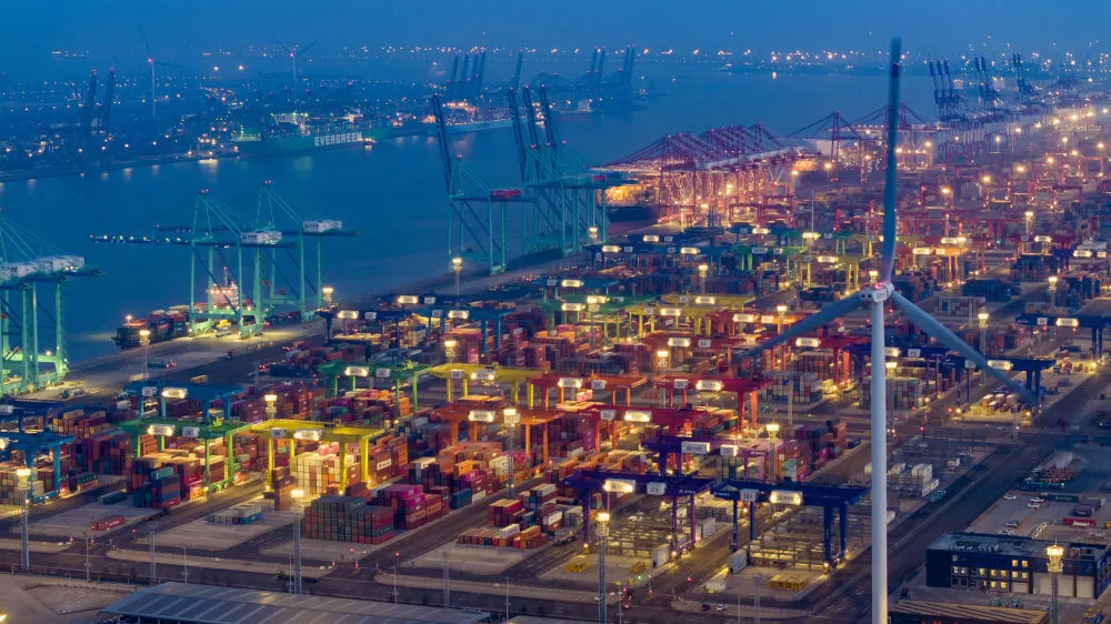 The United States has imposed tariffs again! The United States East, the United States West route freight rate rose sharply!